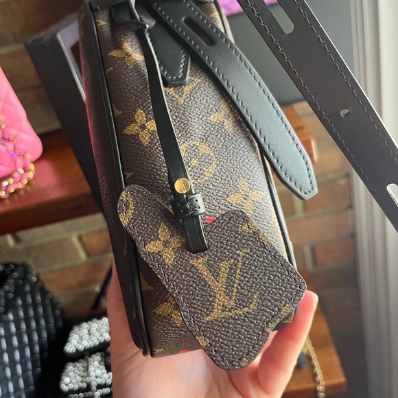 Louis Vuitton Limited Edition Heart Bag - Picture 6 of 12